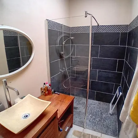 Maison Tranquille Dans Le Centre Holiday home *